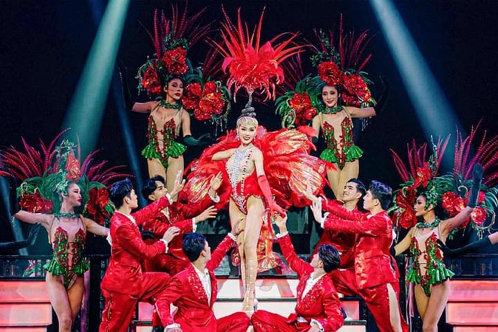 Simon Cabaret: Phuket’s Ladyboy Glamour Show