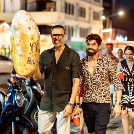 VIP pub crawl group in Patong with host and welcome shots